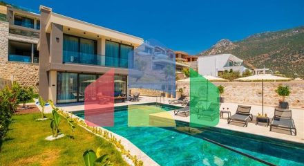 Розкішні вілли з панорамним видом на море в Калкані