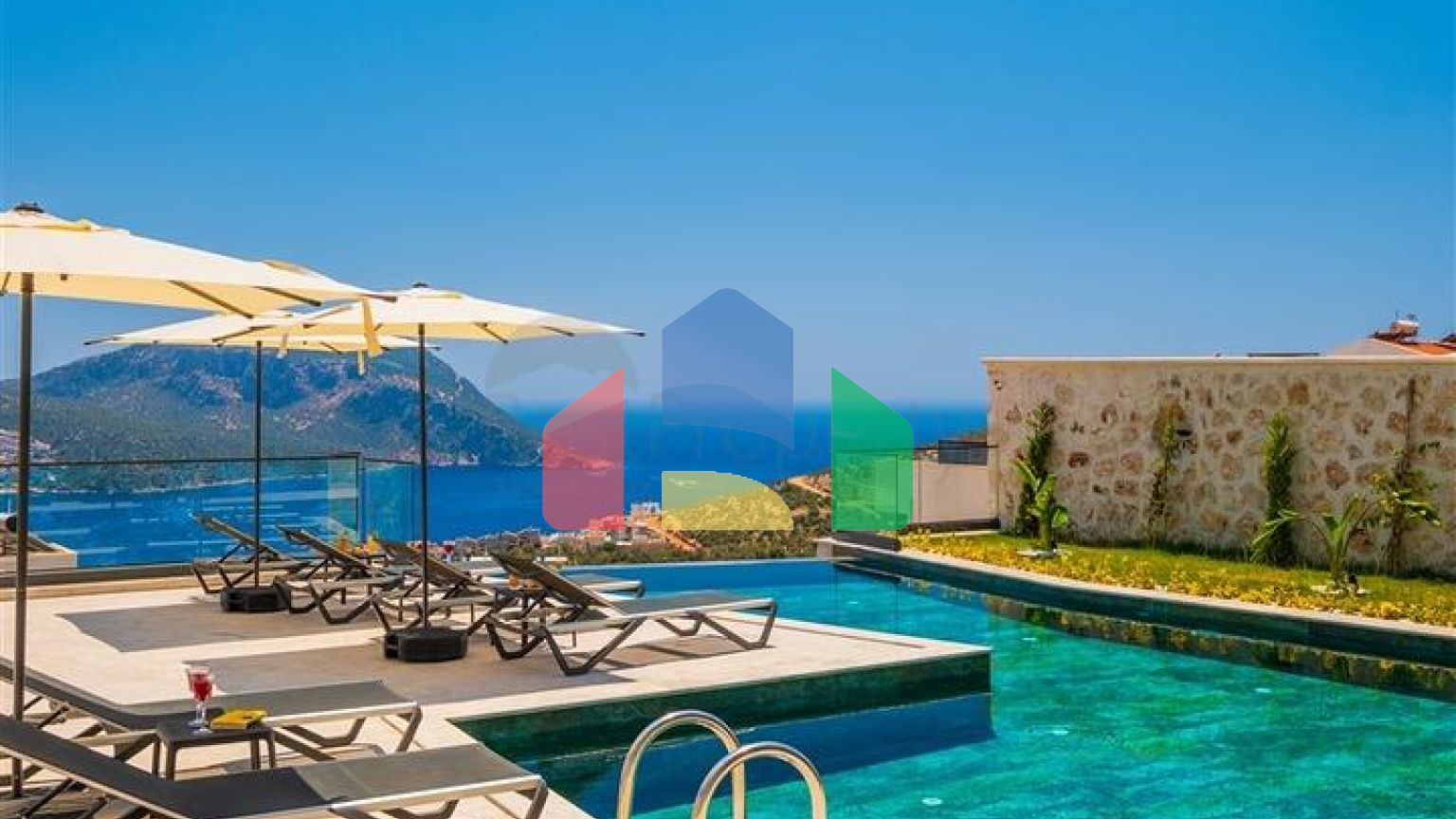 Розкішні вілли з панорамним видом на море в Калкані