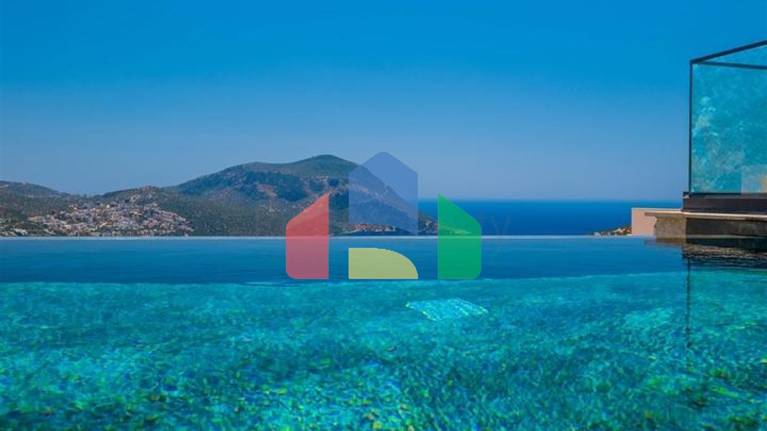 Розкішні вілли з панорамним видом на море в Калкані