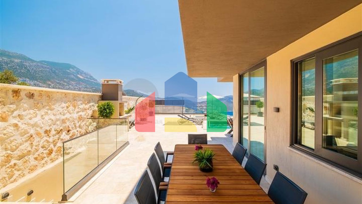 Розкішні вілли з панорамним видом на море в Калкані