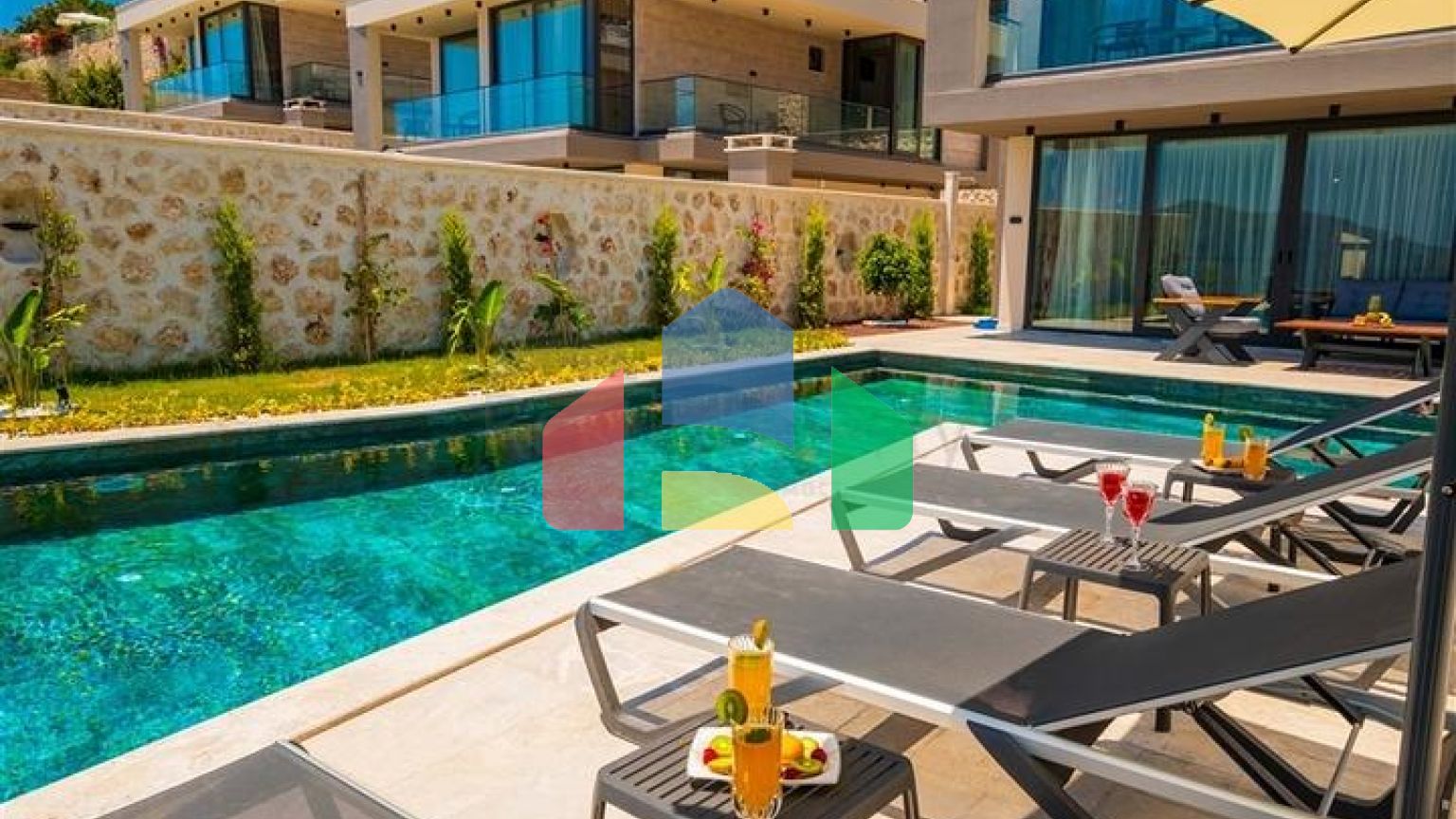 Розкішні вілли з панорамним видом на море в Калкані