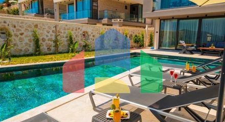 Розкішні вілли з панорамним видом на море в Калкані