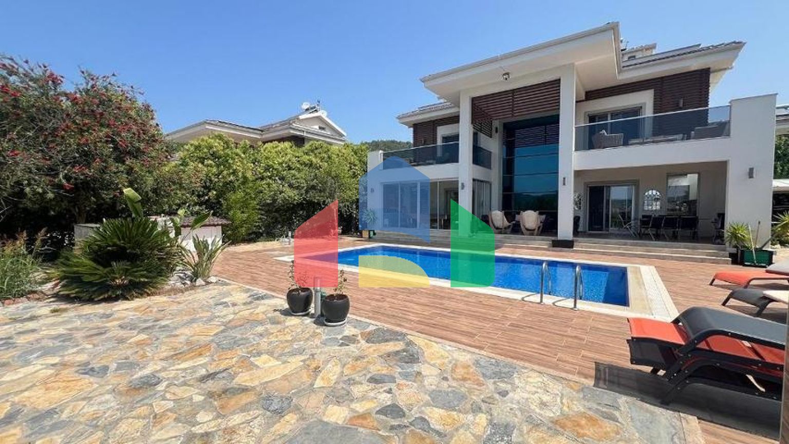 Затишний будинок з великою ділянкою в районі Олюденіз, Фетхіє