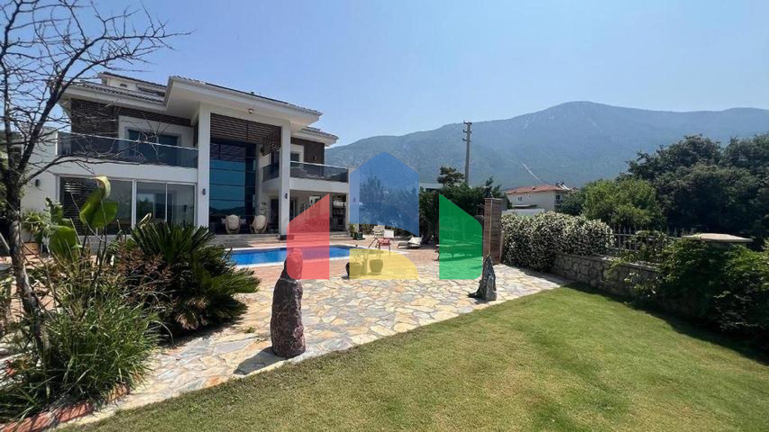 Затишний будинок з великою ділянкою в районі Олюденіз, Фетхіє