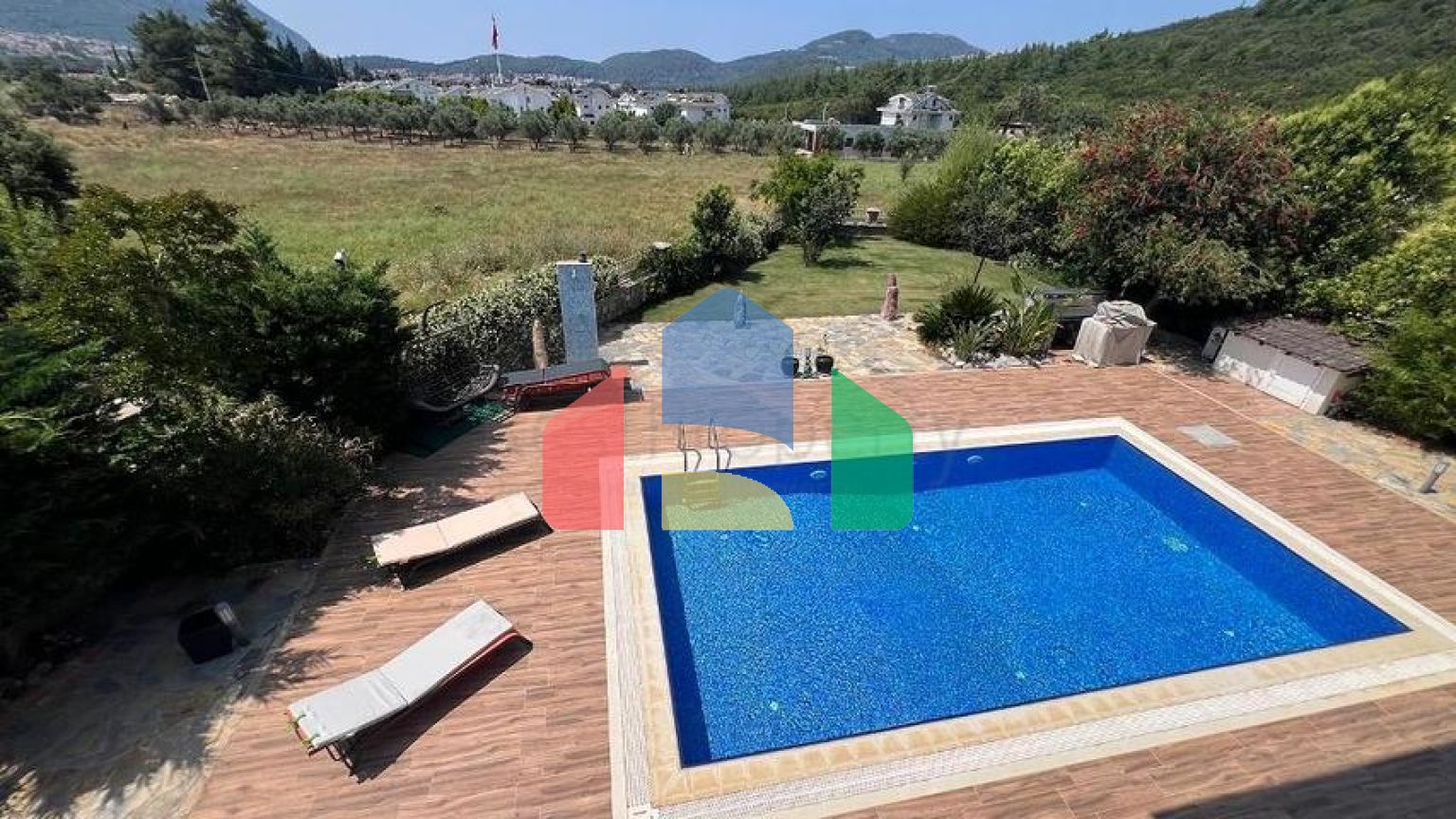 Затишний будинок з великою ділянкою в районі Олюденіз, Фетхіє