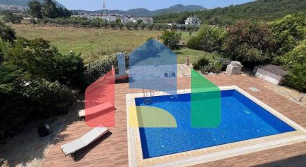 Затишний будинок з великою ділянкою в районі Олюденіз, Фетхіє