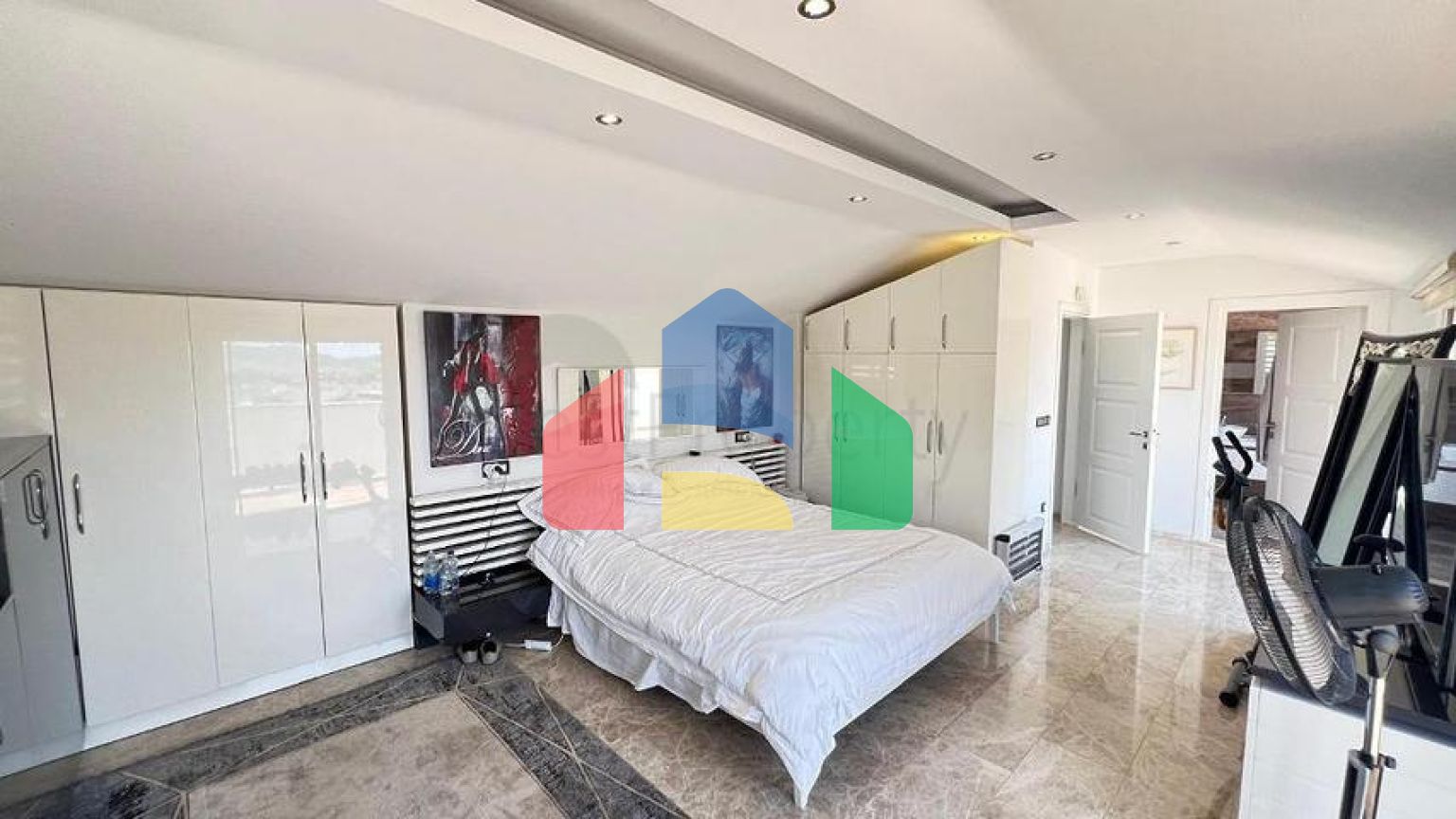 Затишний будинок з великою ділянкою в районі Олюденіз, Фетхіє