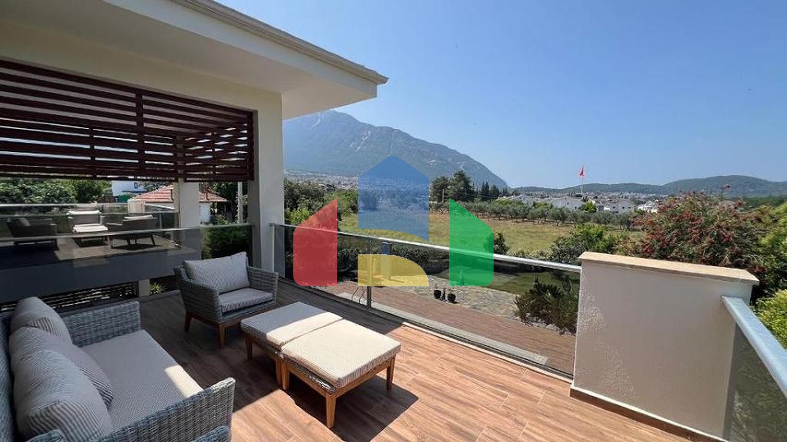 Затишний будинок з великою ділянкою в районі Олюденіз, Фетхіє