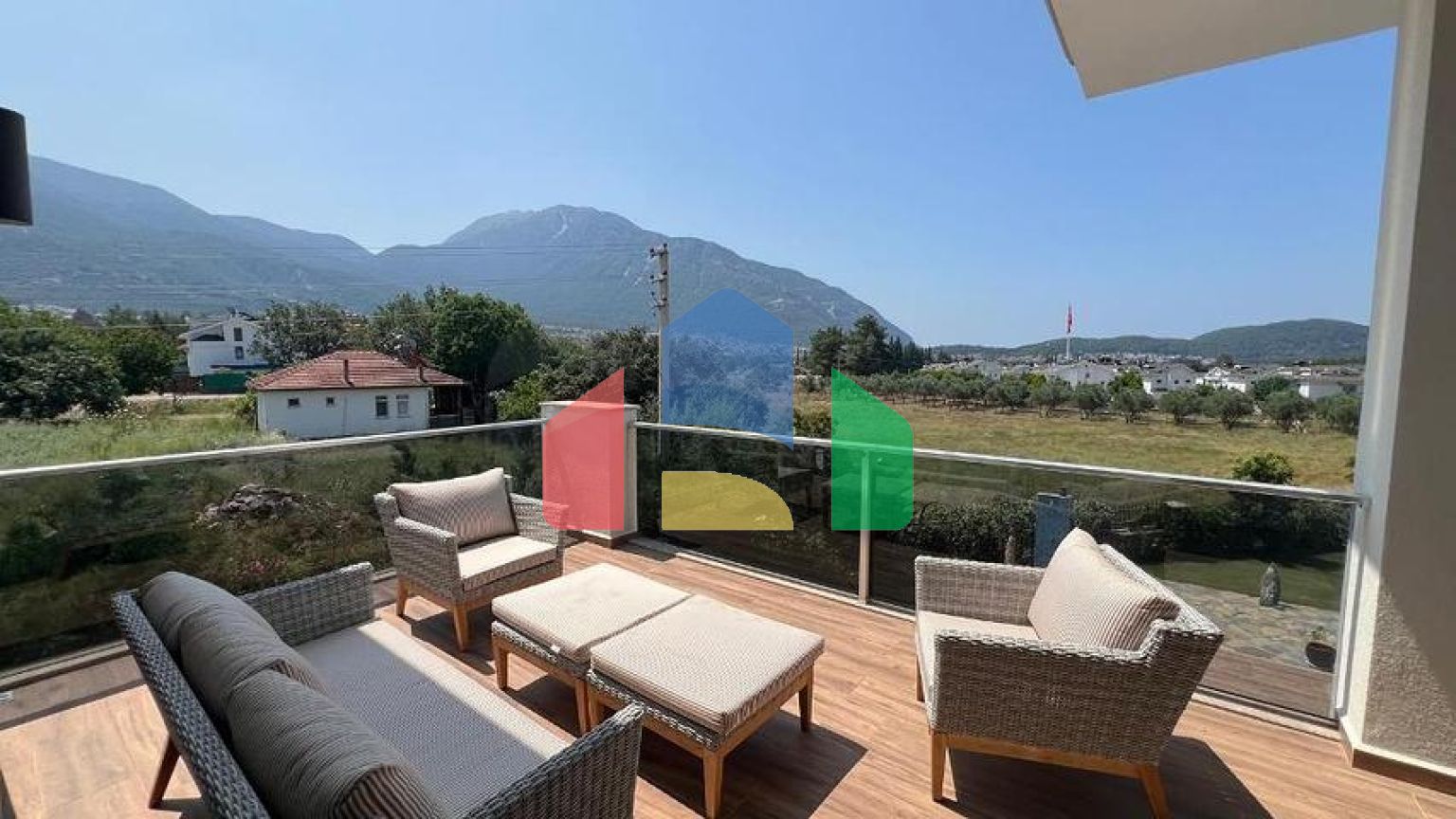 Затишний будинок з великою ділянкою в районі Олюденіз, Фетхіє