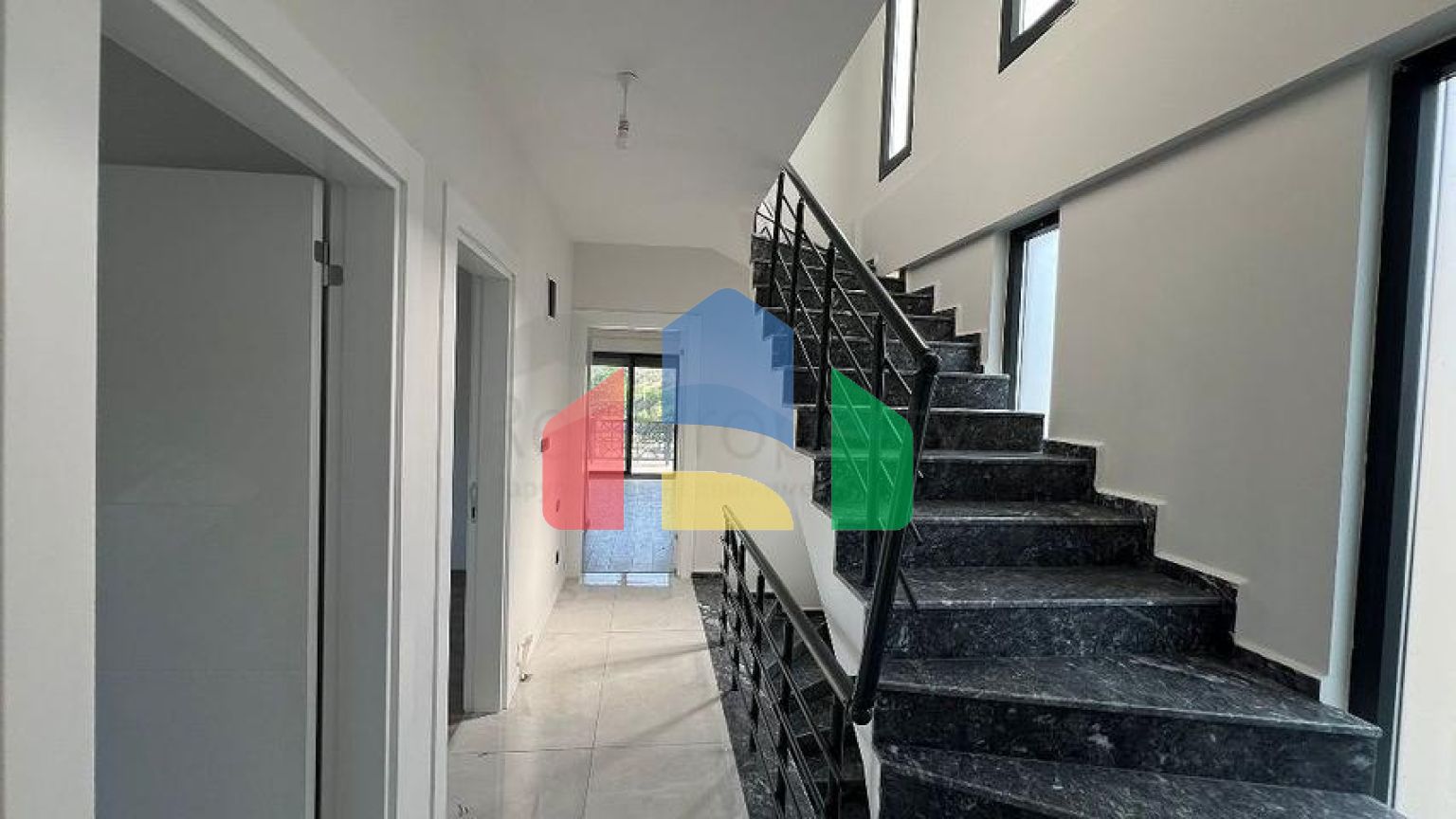 Просторий окремий будинок з власною ділянкою в районі Карагедік, Фетхіє