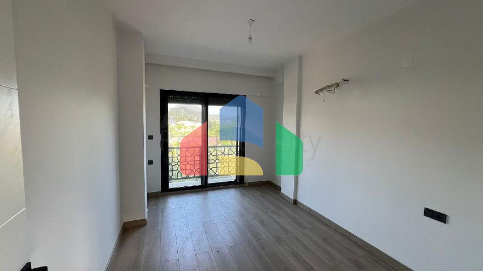 Просторий окремий будинок з власною ділянкою в районі Карагедік, Фетхіє