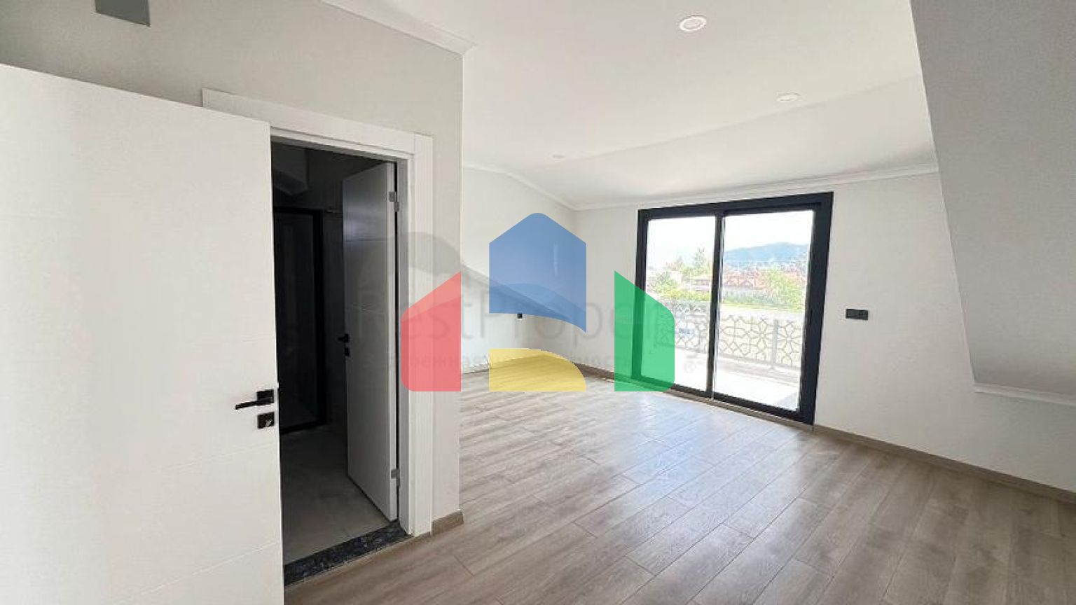 Просторий окремий будинок з власною ділянкою в районі Карагедік, Фетхіє