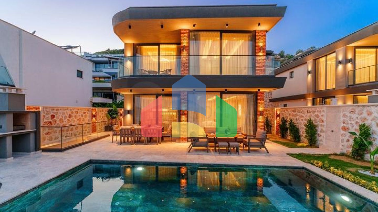 Розкішні вілли з видом на природу і море в Калкані