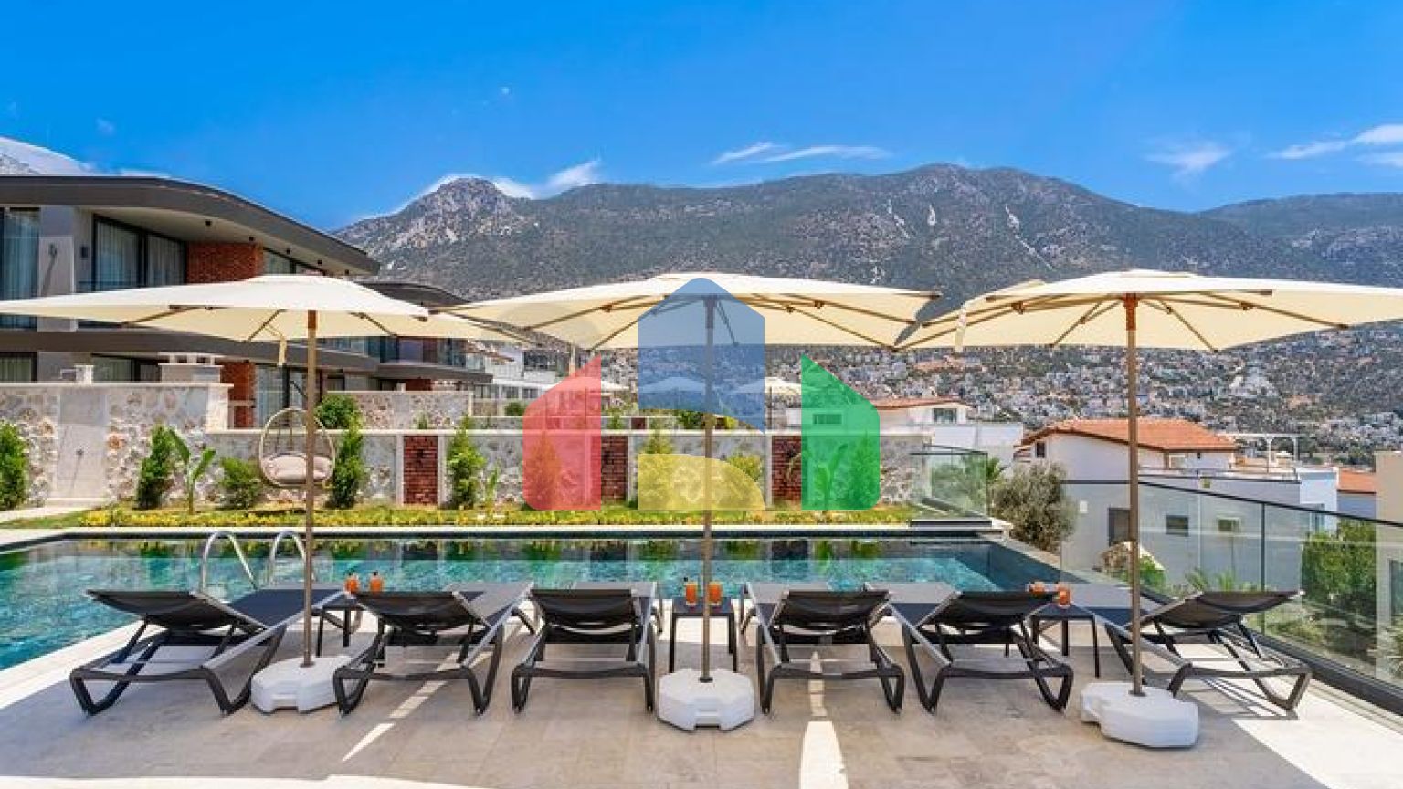 Розкішні вілли з видом на природу і море в Калкані