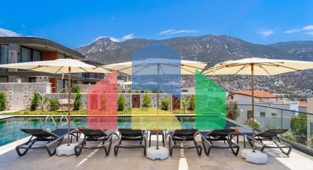 Розкішні вілли з видом на природу і море в Калкані