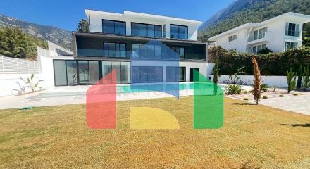 Сучасна окрема вілла 4+1 з великою ділянкою в Фетхіє