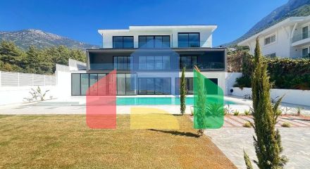 Сучасна окрема вілла 4+1 з великою ділянкою в Фетхіє