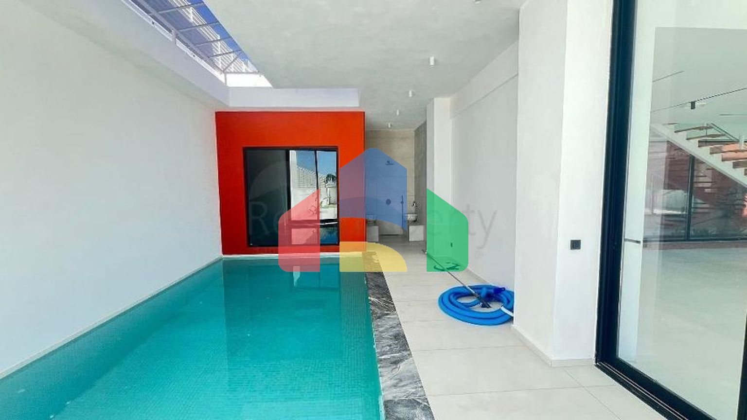 Сучасна окрема вілла 4+1 з великою ділянкою в Фетхіє