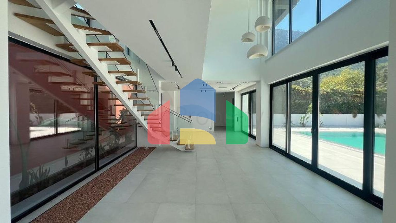 Сучасна окрема вілла 4+1 з великою ділянкою в Фетхіє