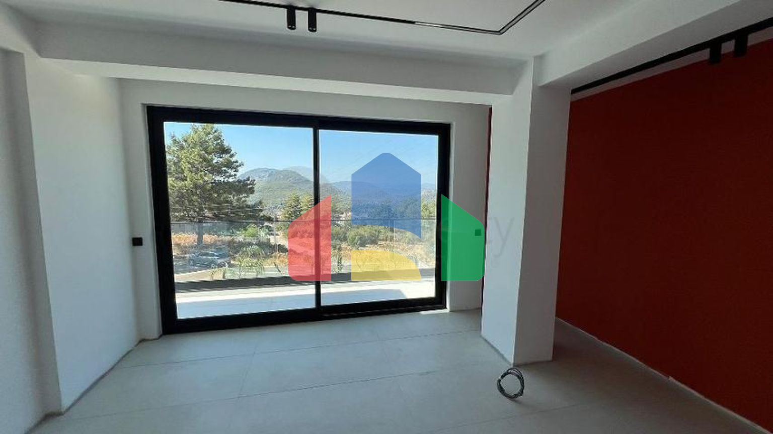 Сучасна окрема вілла 4+1 з великою ділянкою в Фетхіє