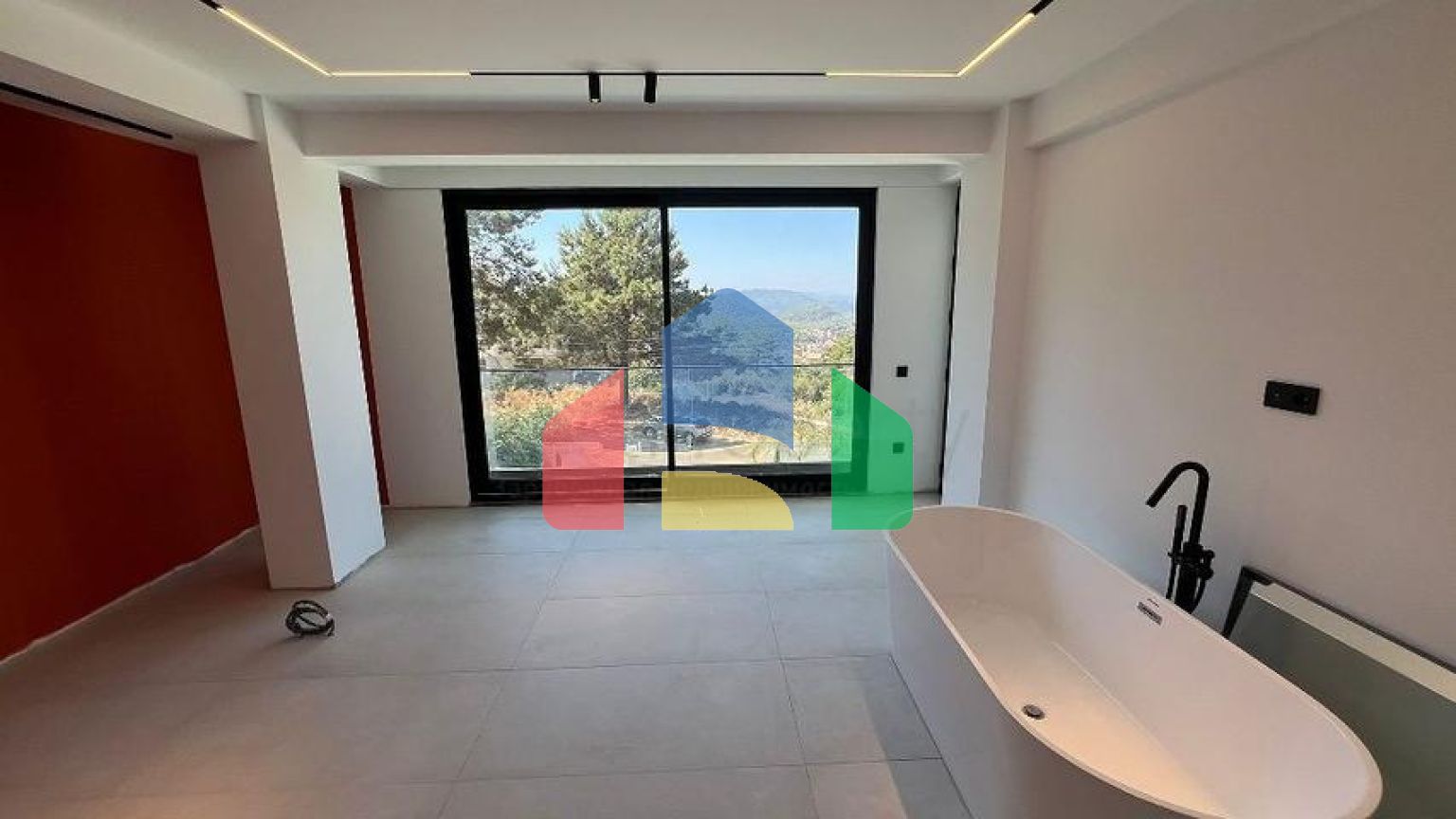 Сучасна окрема вілла 4+1 з великою ділянкою в Фетхіє