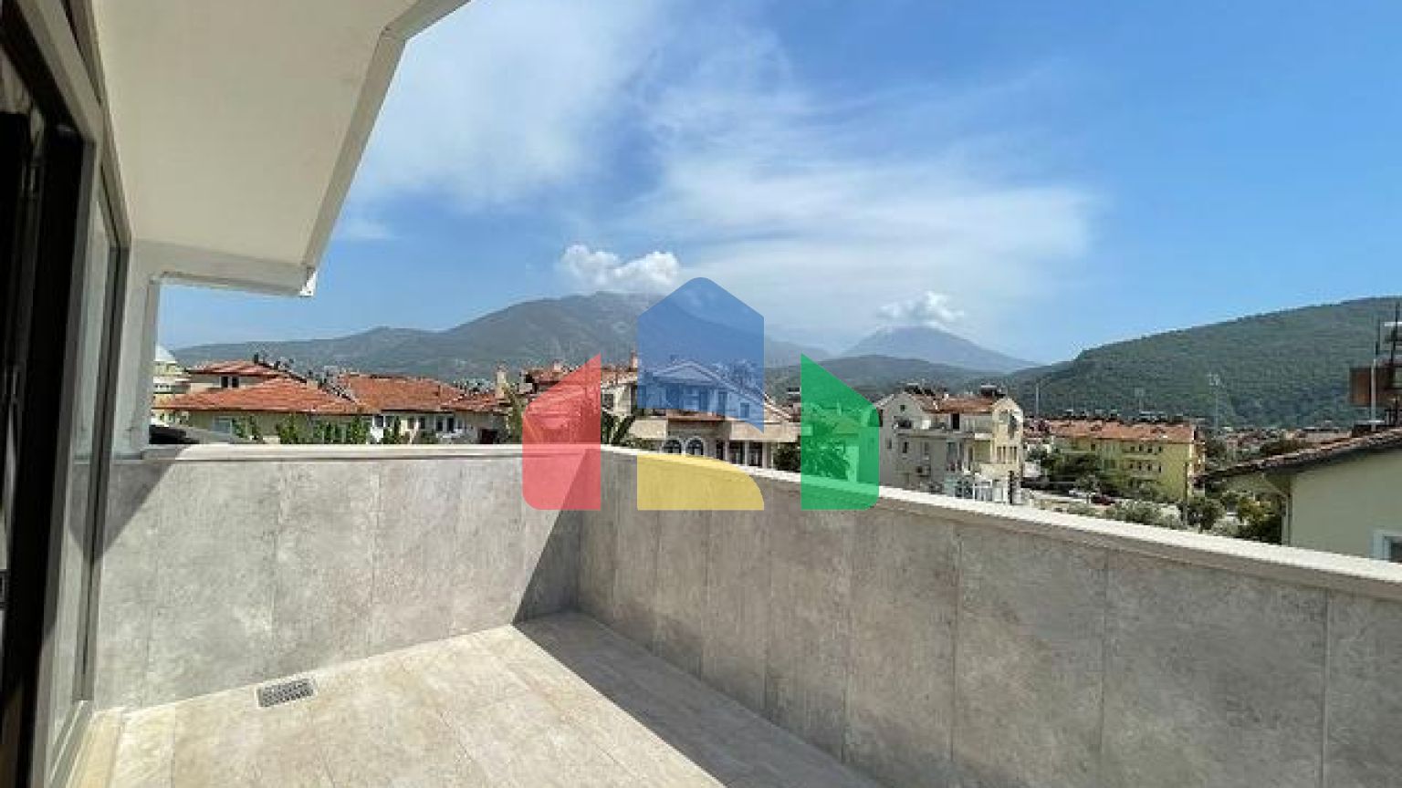 Уникальная коммерческая недвижимость — апарт-отель в центре Фетхие