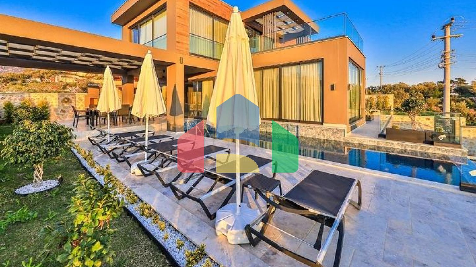 Элегантная вилла с бассейнами и видом на море в Калкане