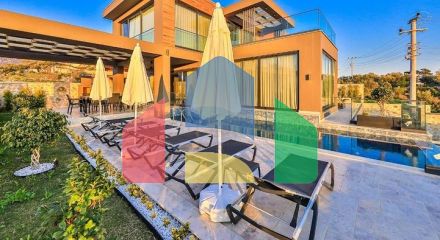 Элегантная вилла с бассейнами и видом на море в Калкане