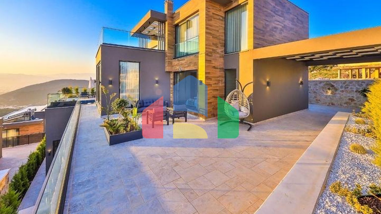 Элегантная вилла с бассейнами и видом на море в Калкане