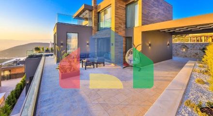 Элегантная вилла с бассейнами и видом на море в Калкане