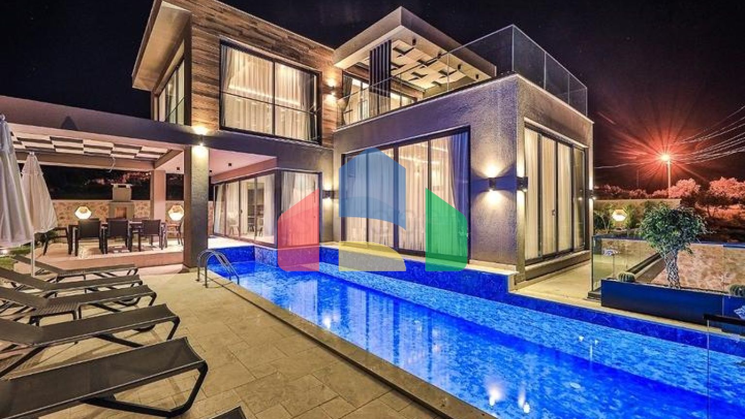 Элегантная вилла с бассейнами и видом на море в Калкане