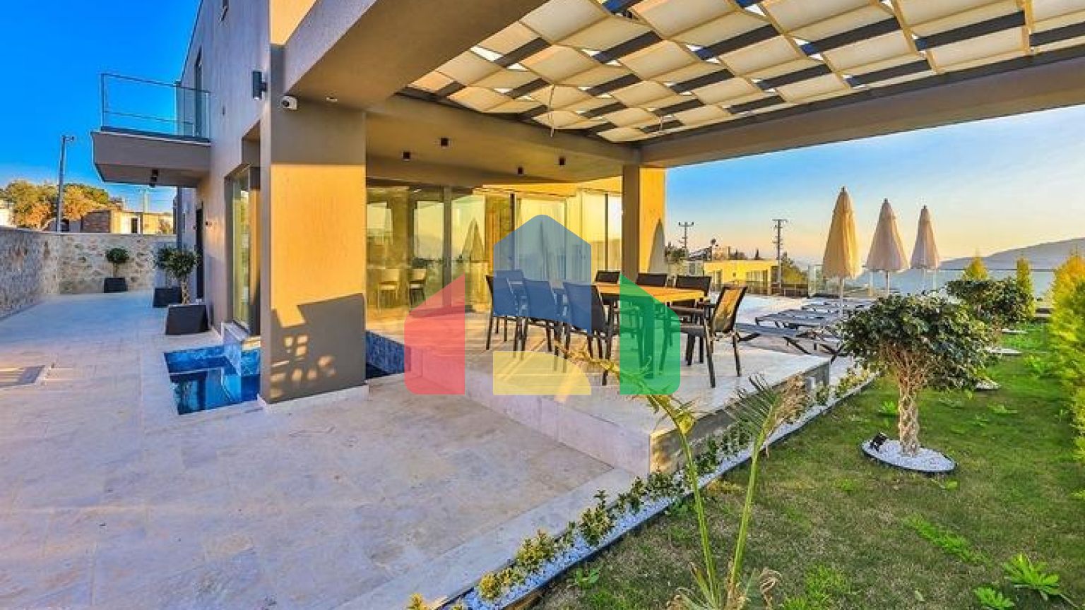 Элегантная вилла с бассейнами и видом на море в Калкане