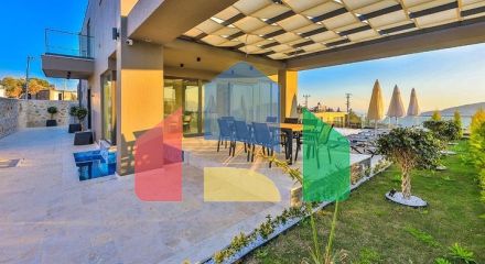 Элегантная вилла с бассейнами и видом на море в Калкане