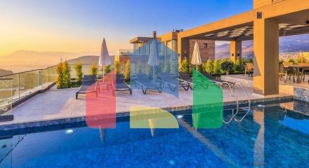 Элегантная вилла с бассейнами и видом на море в Калкане