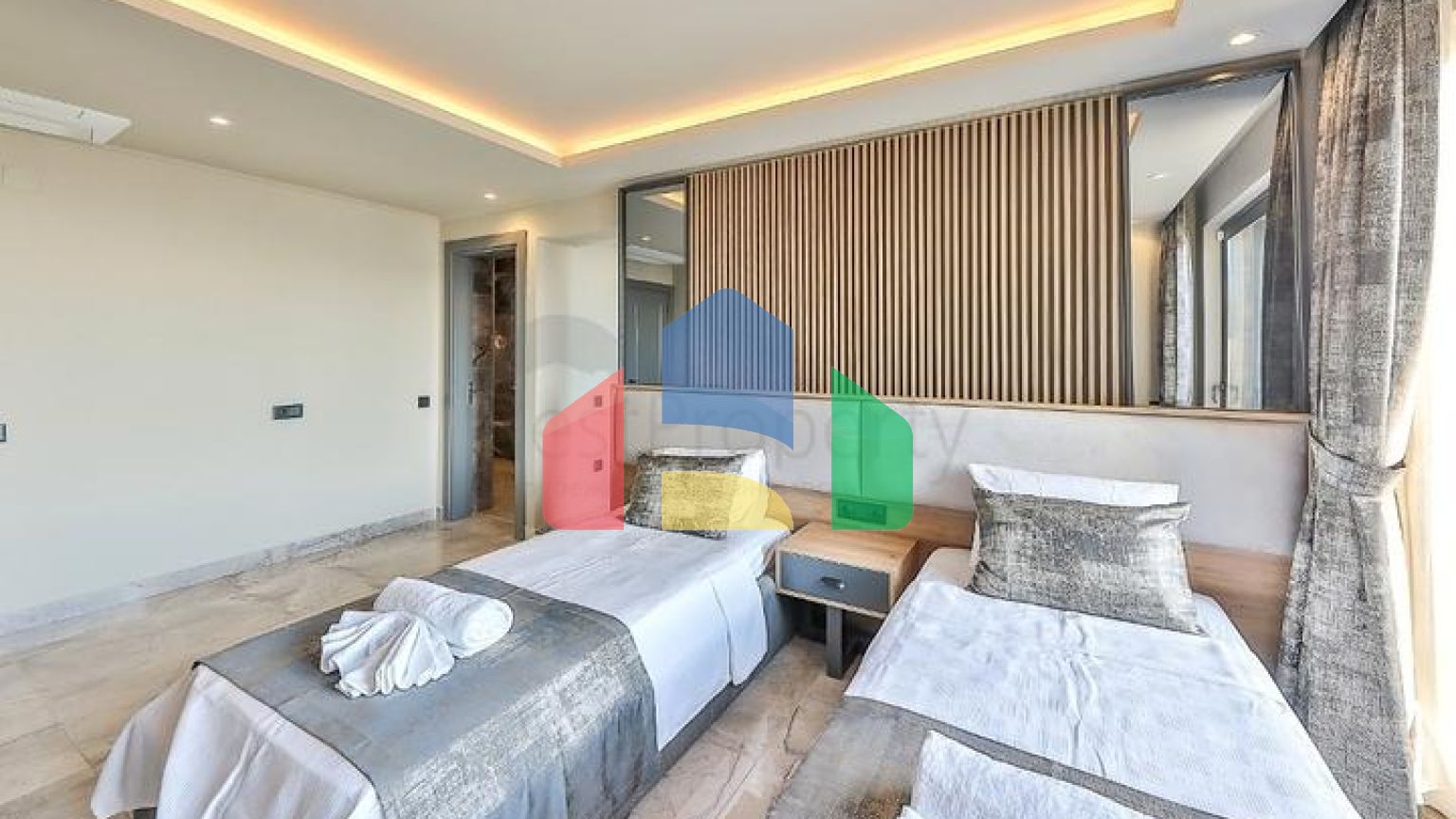 Элегантная вилла с бассейнами и видом на море в Калкане