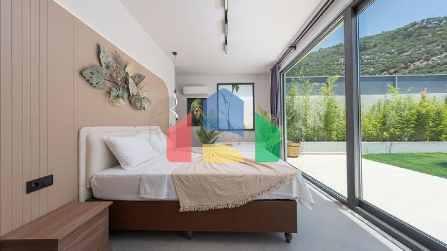 Стильна вілла 5 + 1 в районі Фетхіє