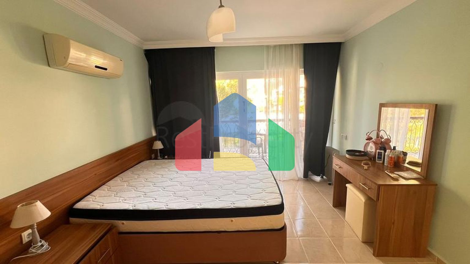 Затишна окрема вілла з садом і басейном в Олюденіз, Фетхіє