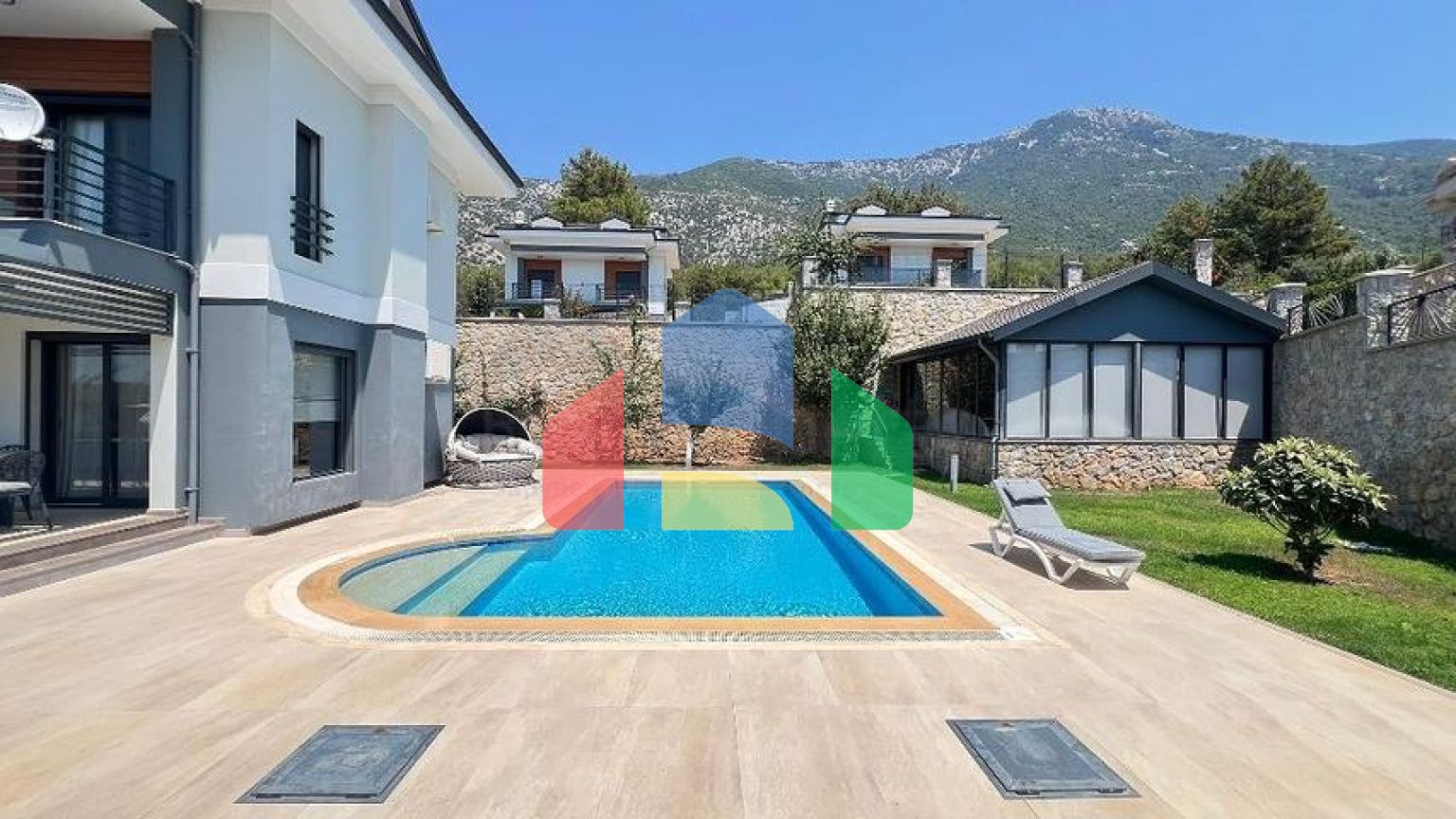 Просторный отдельно стоящий дом в районе Овачик, Фетхие