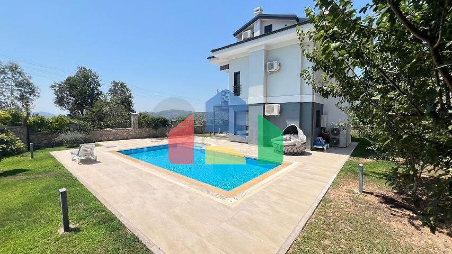 Просторный отдельно стоящий дом в районе Овачик, Фетхие