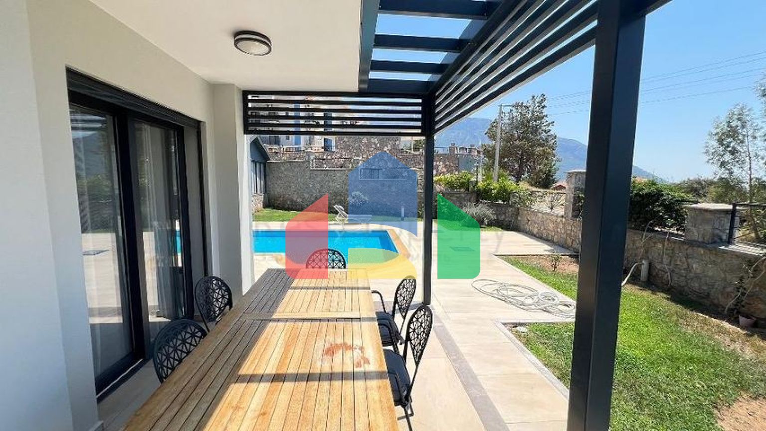 Просторный отдельно стоящий дом в районе Овачик, Фетхие