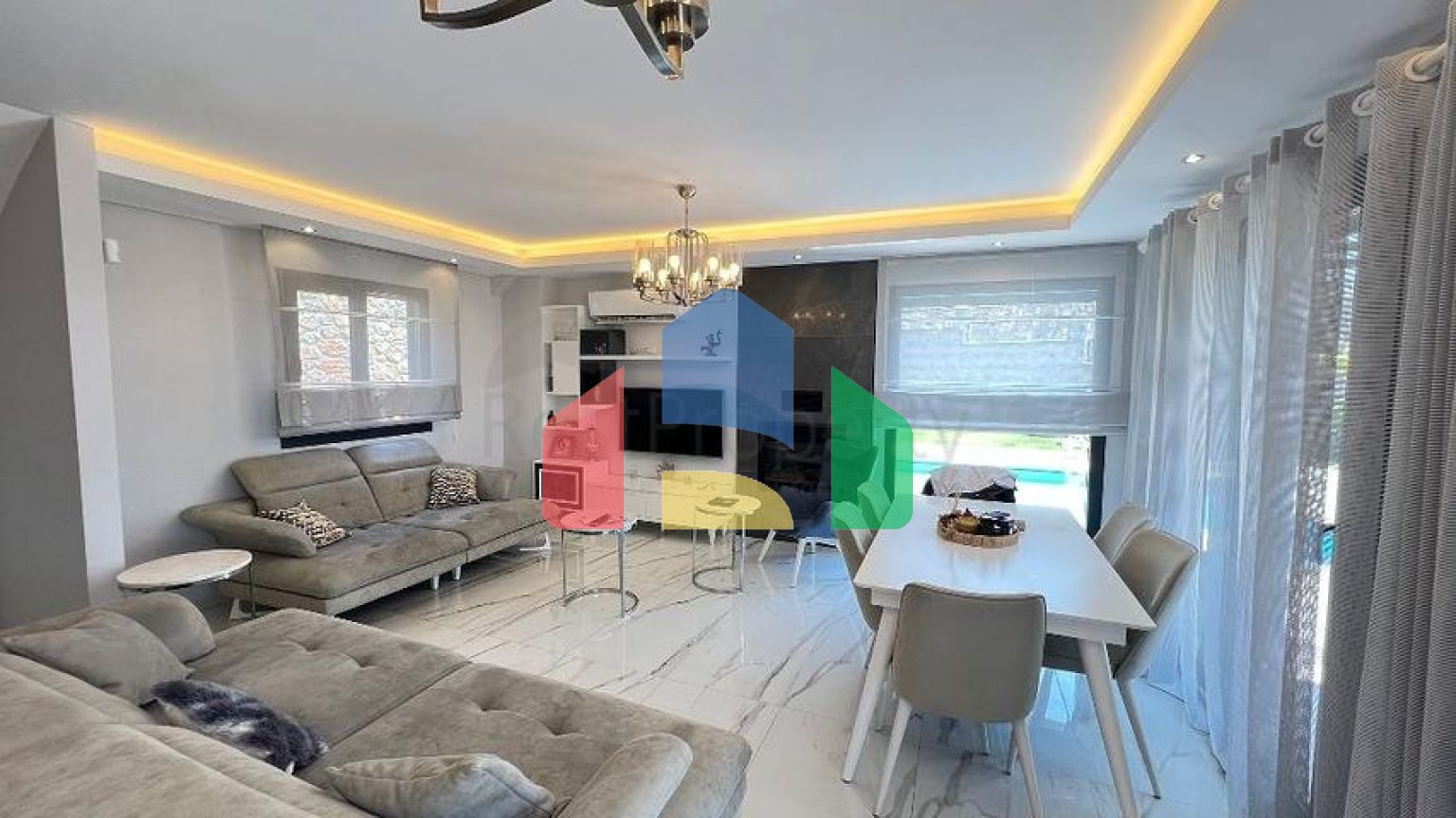 Просторный отдельно стоящий дом в районе Овачик, Фетхие