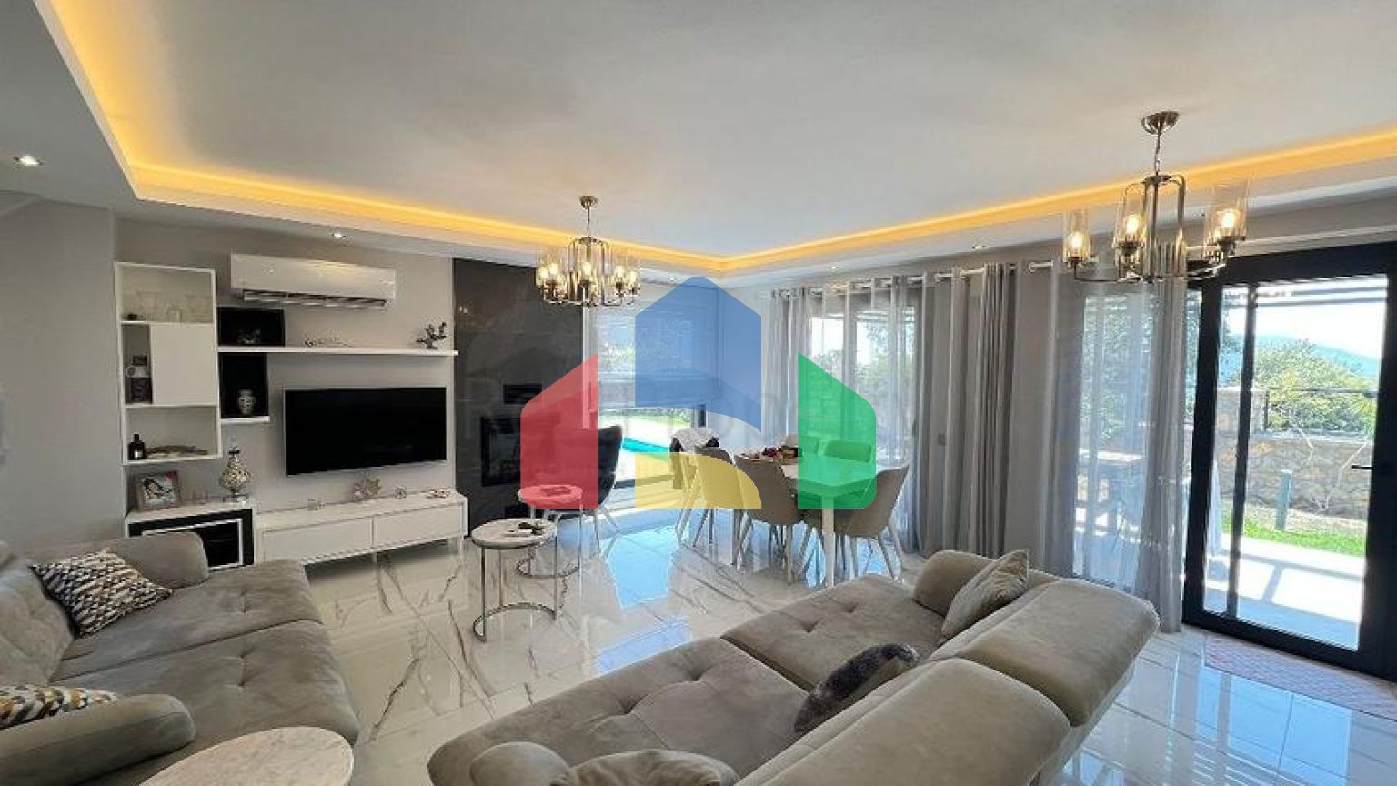 Просторный отдельно стоящий дом в районе Овачик, Фетхие