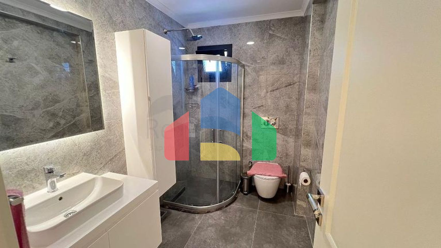 Просторный отдельно стоящий дом в районе Овачик, Фетхие