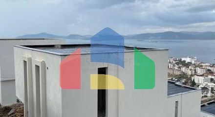 Прекрасне життя в півострові з унікальною природою