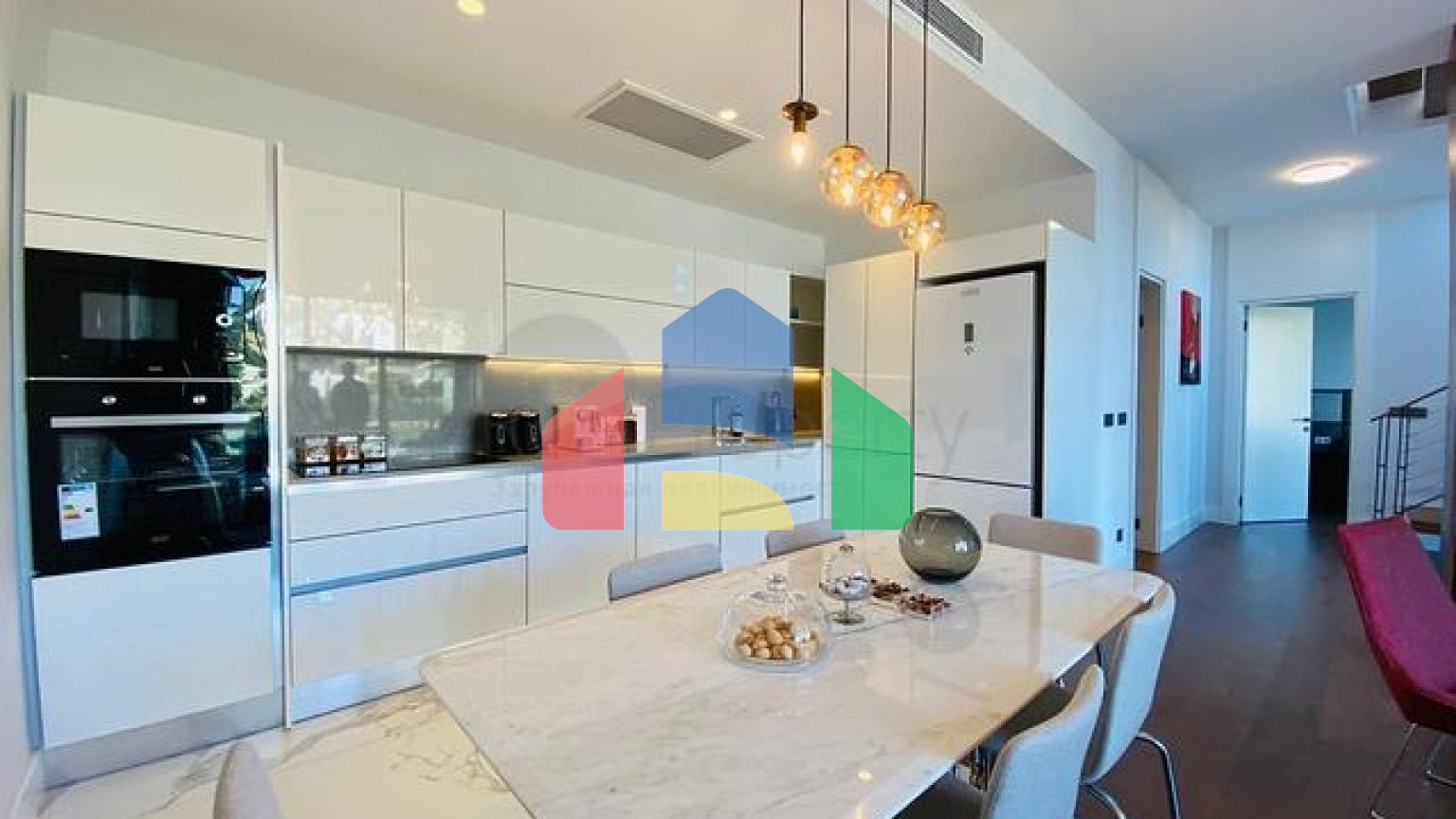 Стильна вілла з приголомшливим видом на море, гори і Бодрум.