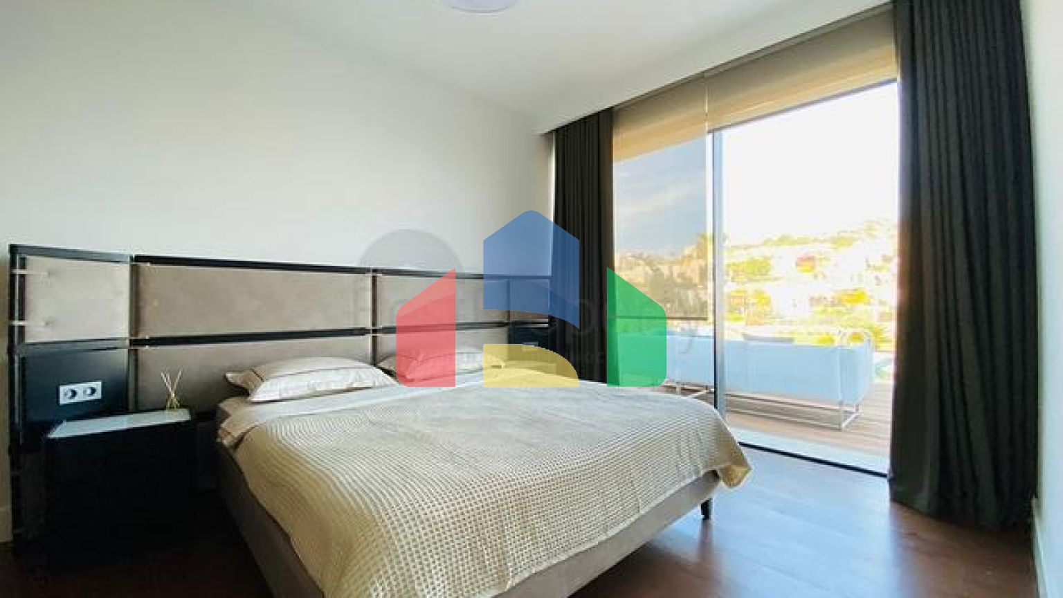 Стильна вілла з приголомшливим видом на море, гори і Бодрум.