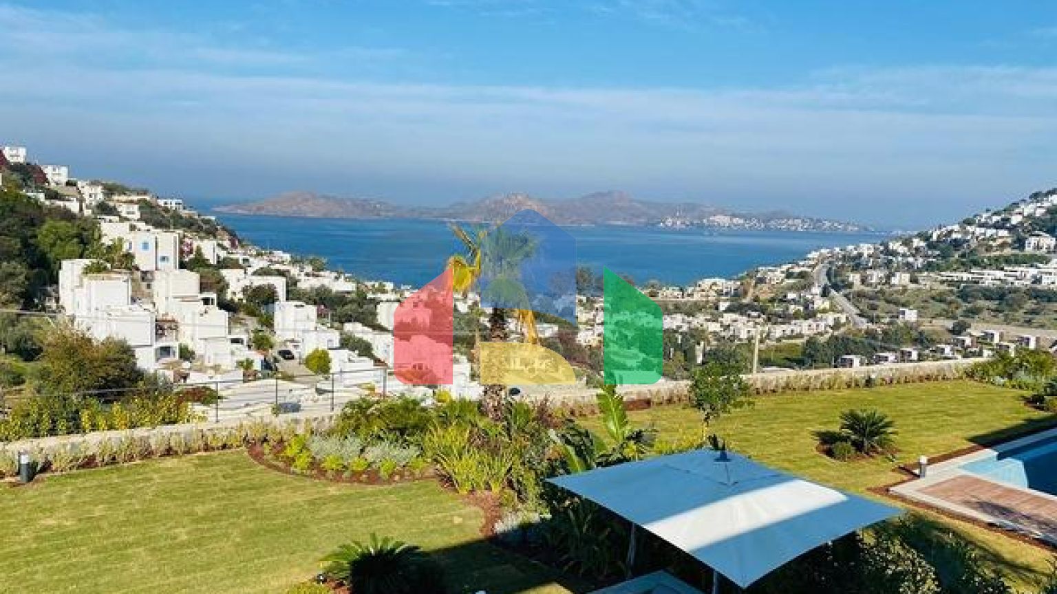 Стильна вілла з приголомшливим видом на море, гори і Бодрум.