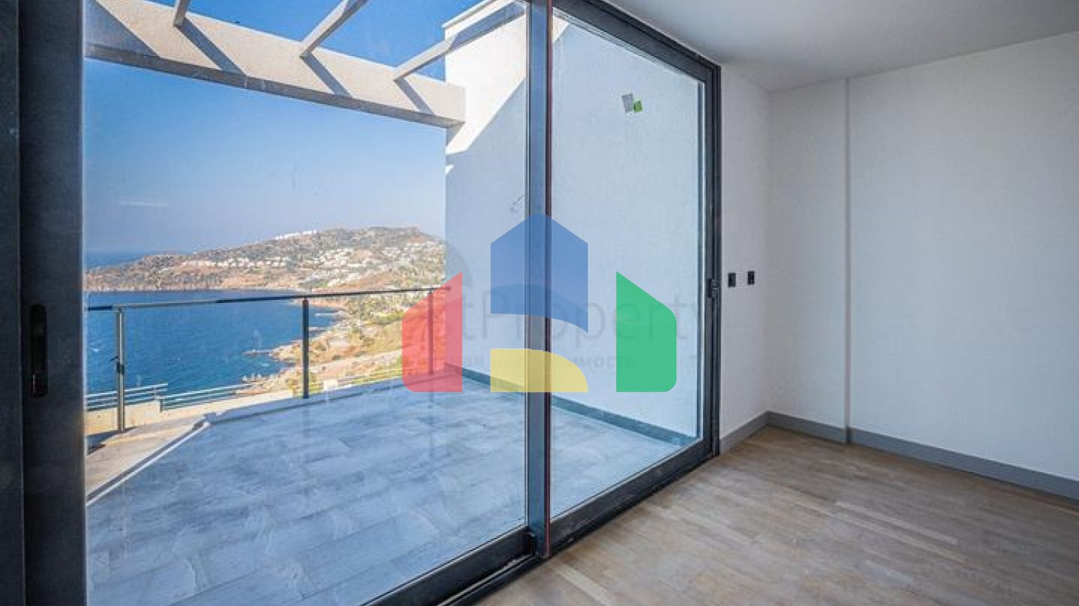 Новий комплекс з панорамним видом на море в затишному місці в районі Яликавак.