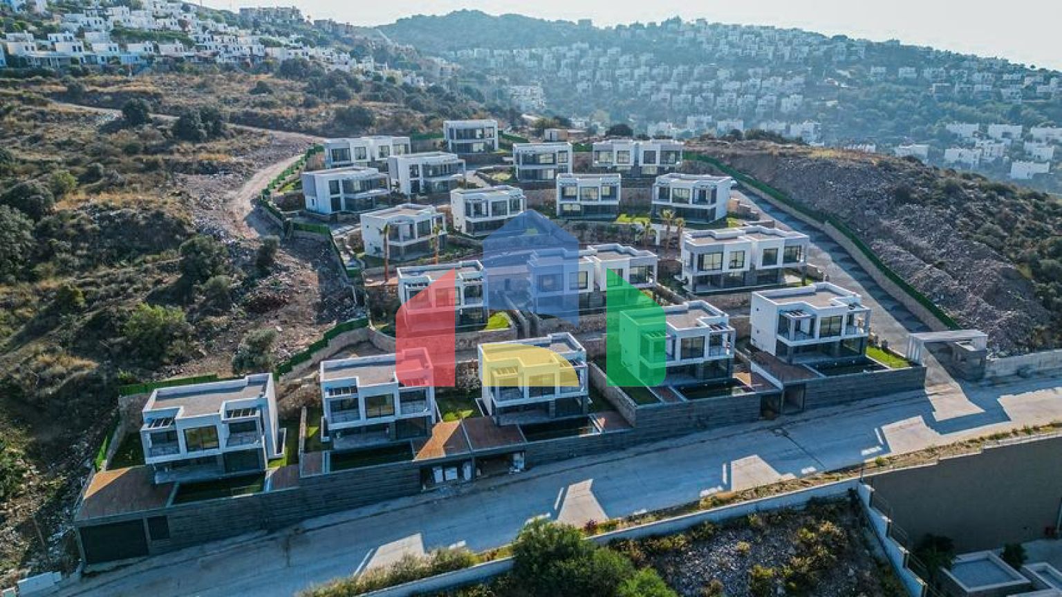 Новий комплекс з панорамним видом на море в затишному місці в районі Яликавак.