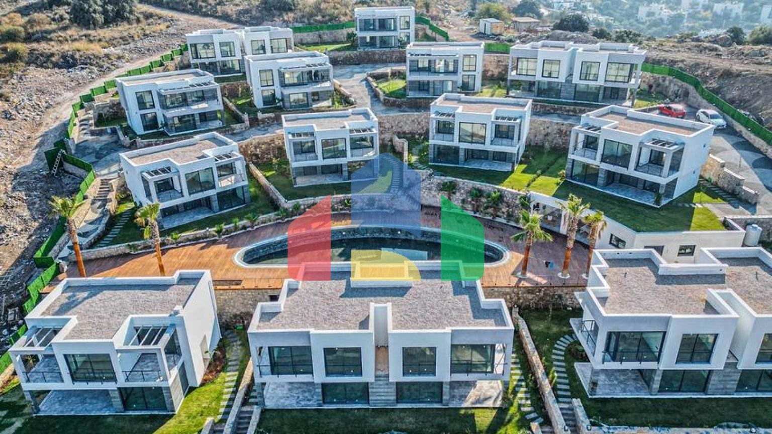 Новий комплекс з панорамним видом на море в затишному місці в районі Яликавак.